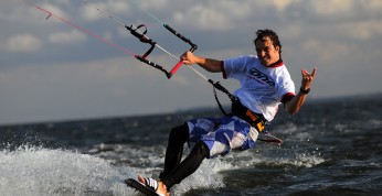 Kitesurfing potrafi być niebezpieczny. Groźny wypadek na Red Bull...